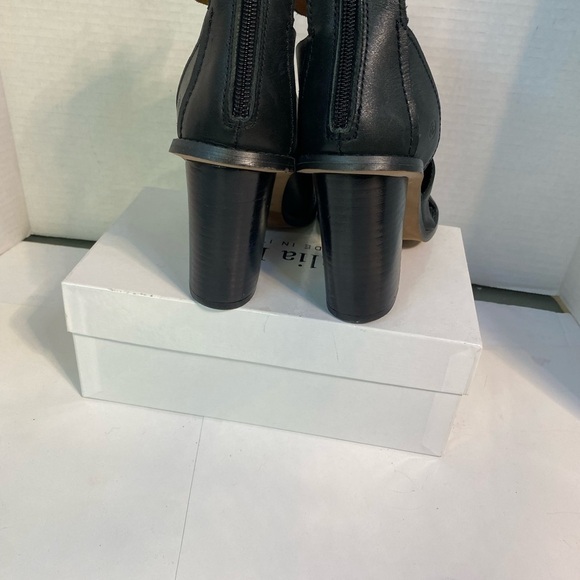 𝅺BEAUTIFUL leather high heel, ankle strap, open toe shoes by Sixty Seven - Picture 5 of 10